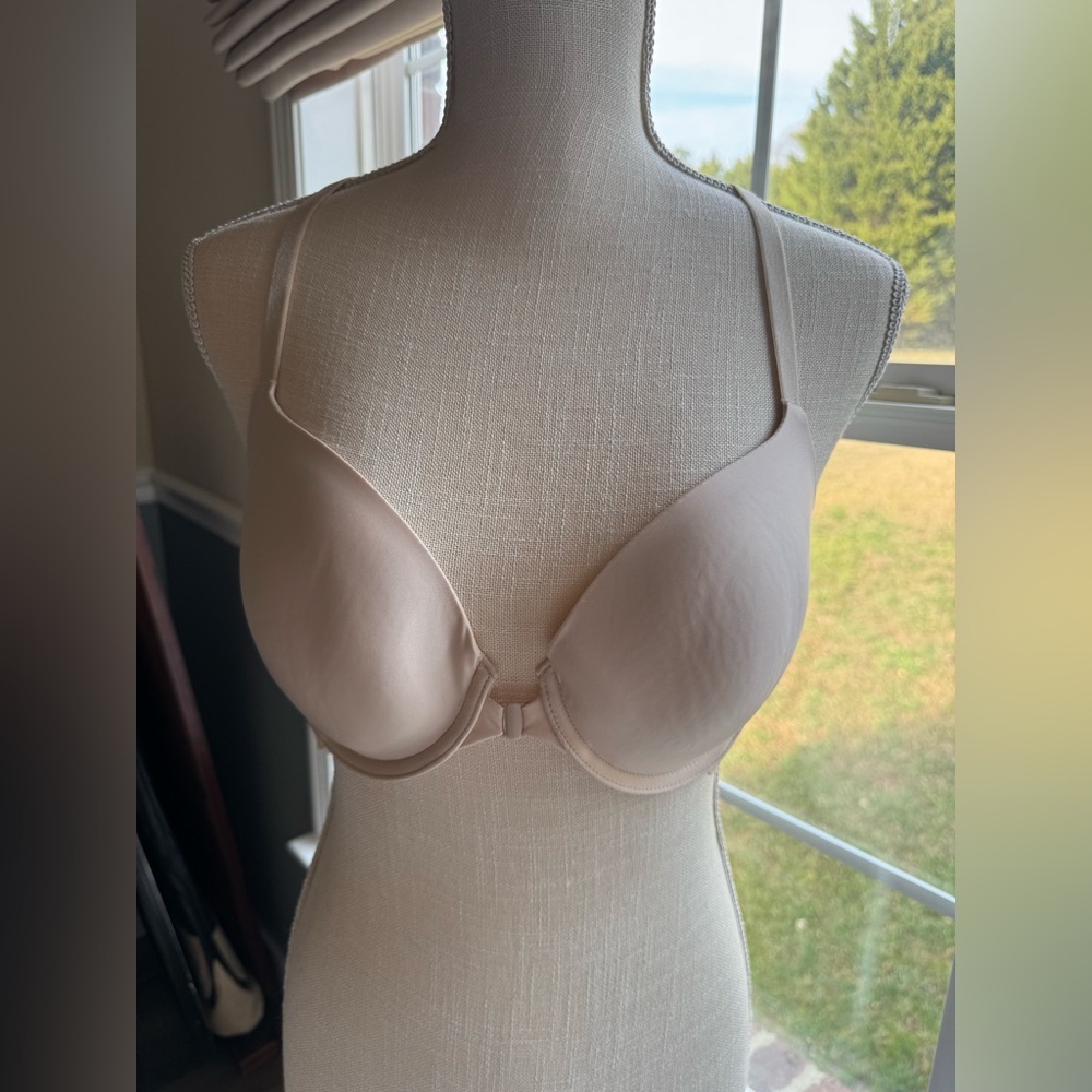 NWOT Victoria Secret nude bra